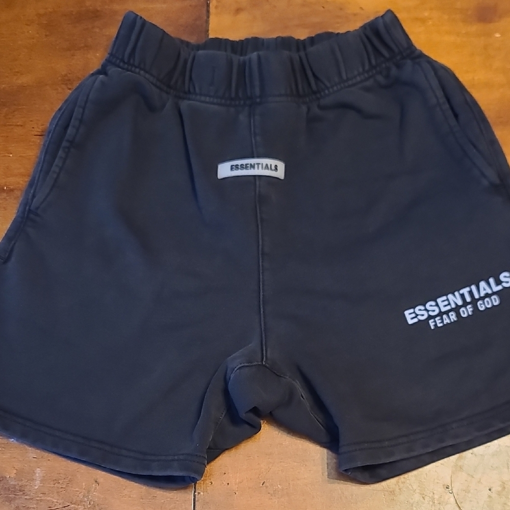 Fear of God Essentials Mens Black Shorts, size Small
